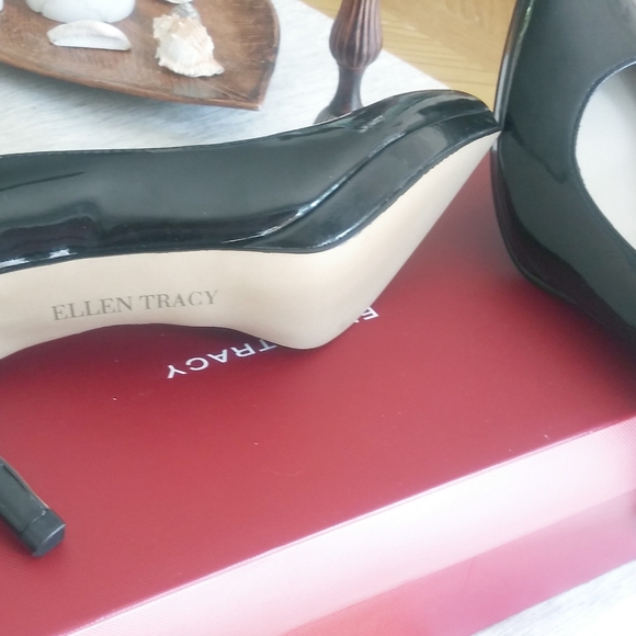 Ellen Tracy Black Pumps - Picture 6 of 6